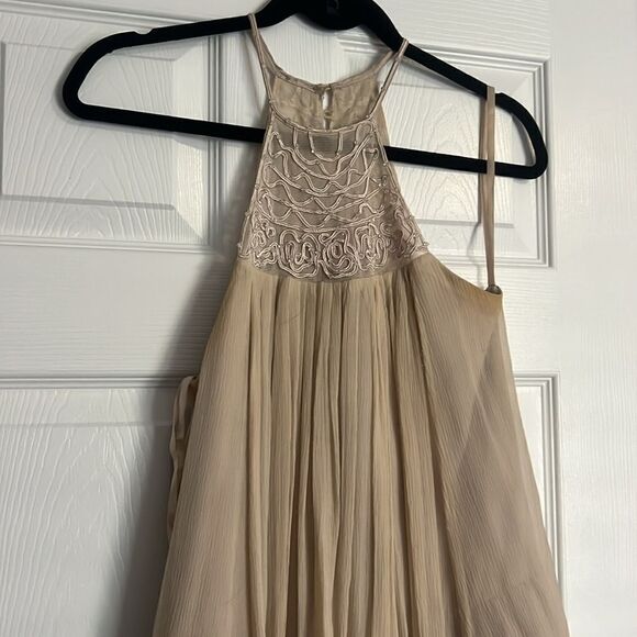 BCBGMaxazria Dress - Tan Embroidered Dress - Size 4 - Picture 2 of 5